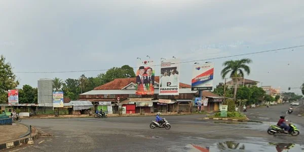 7. Perempatan Pasar Mertokondo