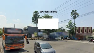 Harga sewa baliho Purbalingga menjadi solusi media promosi luar ruang yang efektif untuk menjangkau masyarakat luas di Purbalingga. Bersama Pusat Billboard, tersedia berbagai pilihan titik baliho strategis yang berada di jalur utama dan pusat aktivitas masyarakat. Lokasi baliho berada di kawasan dengan arus lalu lintas yang padat setiap hari, dekat pusat perdagangan, kawasan bisnis, perkantoran, fasilitas umum, serta area dengan mobilitas tinggi. Dengan memanfaatkan harga sewa baliho, promosi dapat ditampilkan secara visual yang kuat, jelas, dan mudah diingat oleh audiens. Harga sewa baliho juga kompetitif, dengan pilihan ukuran fleksibel yang dapat disesuaikan untuk kebutuhan promosi produk, layanan, event, maupun kampanye bisnis. Bagi Anda yang sedang mencari harga sewa baliho di Purbalingga, berikut informasi lengkap mengenai harga, ukuran, dan titik penayangan baliho yang tersedia. 1. Jl. Sungkono Jl. Sungkono merupakan jalur strategis di Purbalingga yang memiliki arus kendaraan ramai setiap hari. Kawasan ini dekat dengan area perdagangan dan pusat aktivitas masyarakat, sehingga sangat potensial untuk penempatan baliho. • Ukuran baliho: Mulai 1 x 2 meter • Durasi penayangan: Mulai 1 bulan • Harga sewa baliho: Mulai 1 jutaan Keuntungan: Baliho di Jl. Sungkono memberikan eksposur tinggi kepada pengguna jalan dan masyarakat sekitar. 2. Jl. Purbalingga – Klampok Jl. Purbalingga – Klampok merupakan jalur penghubung utama dengan mobilitas kendaraan yang stabil setiap hari. Lokasi ini efektif untuk menjangkau audiens dari dalam maupun luar kota. • Ukuran baliho: Mulai 1 x 2 meter • Durasi penayangan: Mulai 1 bulan • Harga sewa baliho: Mulai 1 jutaan Keuntungan: Baliho di Jl. Purbalingga – Klampok cocok untuk promosi produk, layanan, maupun event berskala lokal dan regional. 3. Jl. Letjen Suprapto Jl. Letjen Suprapto berada di kawasan strategis dengan aktivitas perdagangan dan perkantoran yang cukup tinggi. Lokasi ini menjadi titik ideal untuk meningkatkan visibilitas brand. • Ukuran baliho: Mulai 1 x 2 meter • Durasi penayangan: Mulai 1 bulan • Harga sewa baliho: Mulai 1 jutaan Keuntungan: Baliho di Jl. Letjen Suprapto efektif untuk meningkatkan brand awareness di pusat kota Purbalingga. 4. Jl. Ahmad Yani Jl. Ahmad Yani dikenal sebagai salah satu ruas jalan utama dengan lalu lintas padat dan dikelilingi area bisnis serta fasilitas umum. Lokasi ini sangat potensial untuk media promosi luar ruang. • Ukuran baliho: Mulai 1 x 2 meter • Durasi penayangan: Mulai 1 bulan • Harga sewa baliho: Mulai 1 jutaan Keuntungan: Baliho di Jl. Ahmad Yani memberikan jangkauan luas dan visibilitas maksimal bagi berbagai jenis promosi. 5. Jl. Soekarno Hatta Jl. Soekarno Hatta merupakan jalur strategis dengan arus kendaraan tinggi setiap harinya. Lokasi ini sangat efektif untuk kampanye promosi jangka pendek maupun jangka panjang. • Ukuran baliho: Mulai 1 x 2 meter • Durasi penayangan: Mulai 1 bulan • Harga sewa baliho: Mulai 1 jutaan Keuntungan: Baliho di Jl. Soekarno Hatta memberikan eksposur konsisten kepada masyarakat dan pengguna jalan utama. Purbalingga merupakan daerah dengan aktivitas perdagangan dan jasa yang terus berkembang. Dengan menempatkan harga sewa baliho di titik strategis seperti Jl. Sungkono, Jl. Purbalingga – Klampok, Jl. Letjen Suprapto, Jl. Ahmad Yani, dan Jl. Soekarno Hatta, promosi Anda dapat menjangkau target audiens secara luas dan berkelanjutan. Jika Anda berencana memasang harga sewa baliho di Purbalingga, Admin Pusat Billboard siap membantu Anda dalam memilih lokasi terbaik, menentukan ukuran baliho yang sesuai, serta memberikan harga sewa yang kompetitif dan transparan. Segera hubungi Pusat Billboard untuk kebutuhan harga sewa baliho. Dengan lokasi strategis, harga ramah, dan titik penayangan yang tepat, promosi Anda siap tampil maksimal dan menjangkau pasar secara efektif.