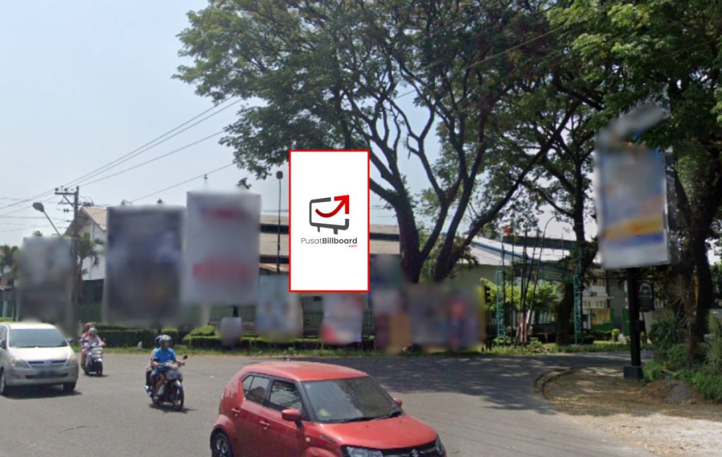 Kudus - Jl. Lingkar Utara Kudus ( Perempatan UMK ) 4x6V.