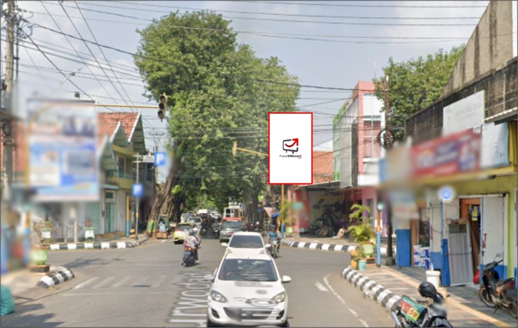 Pati - Jl. Dr. Soetomo Perempatan Rogowongso, 4x6 V,,