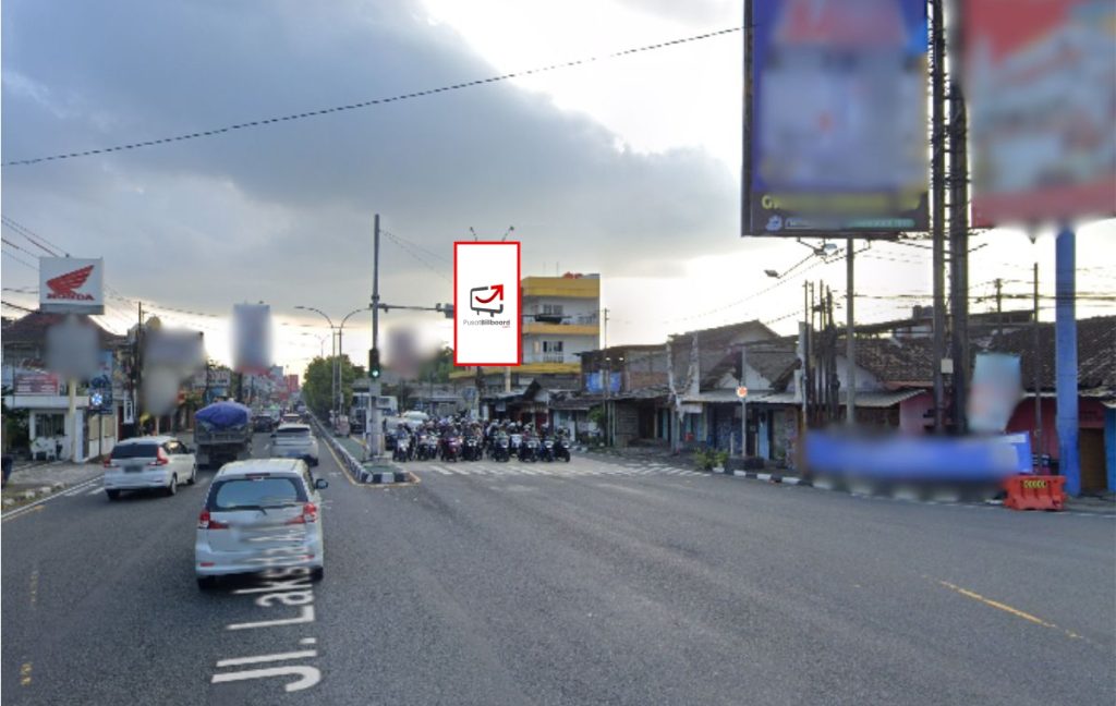 DI Yogyakarta - Jl. Laksda Adisucipto (Sisi Timur) 5 x 10 V''