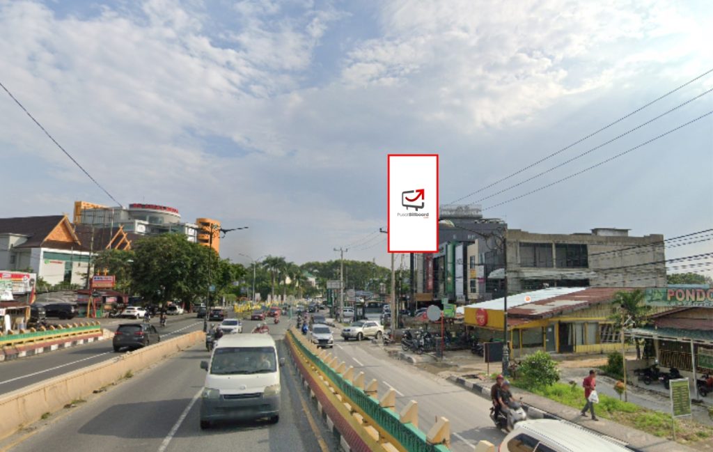 Pekanbaru - Jl. Sudirman depan pintu parkir 5x10V`